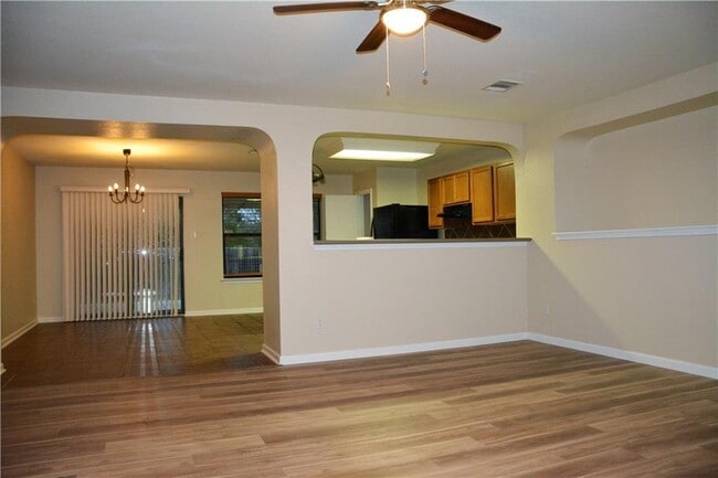 4616 Woodstock Dr