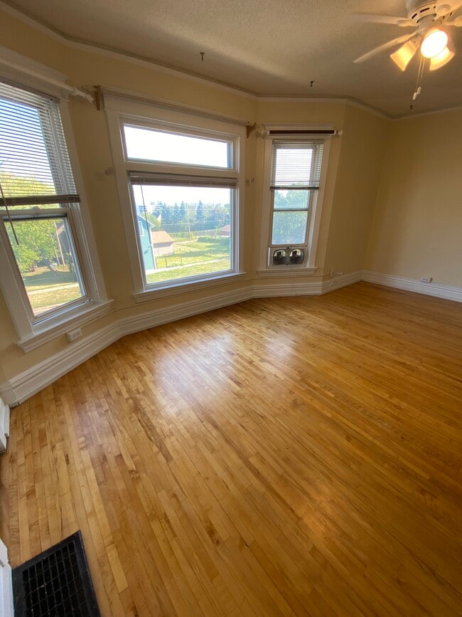 Photo - 327 E 6th St Unidad B