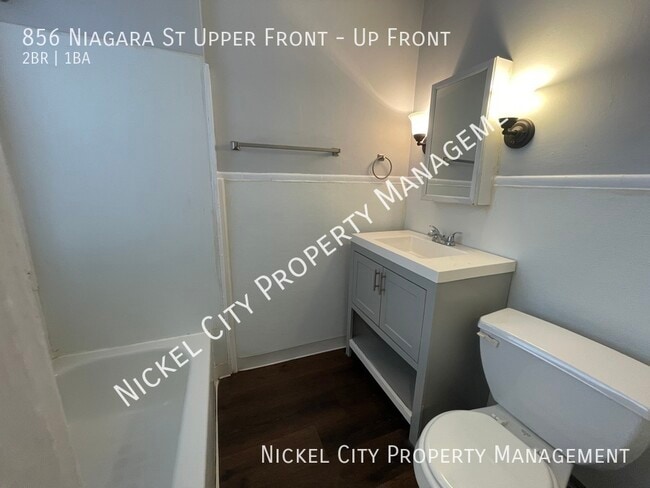 Photo - 856 Niagara St Unit Up Front