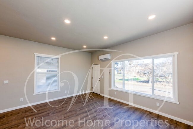 Photo - Newly Remodeled 1 Bedroom with an Office Unit 67 Rima