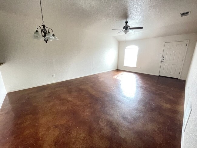 Photo - 3800 John Chisholm Loop Unidad A