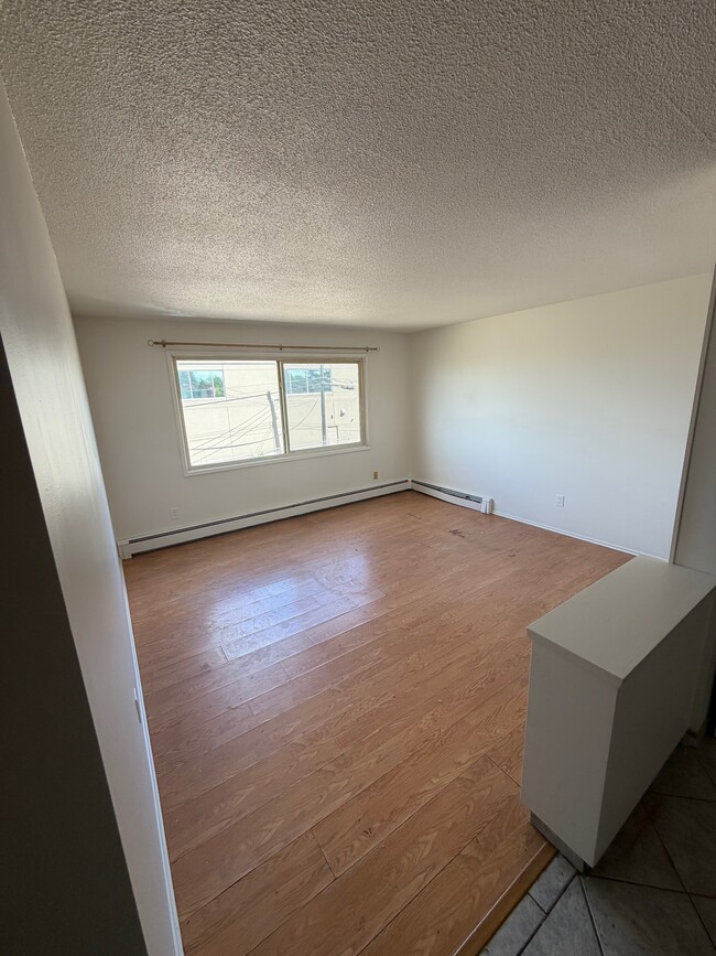 Building Photo - 9725-9130 130 Ave NW Unit 32