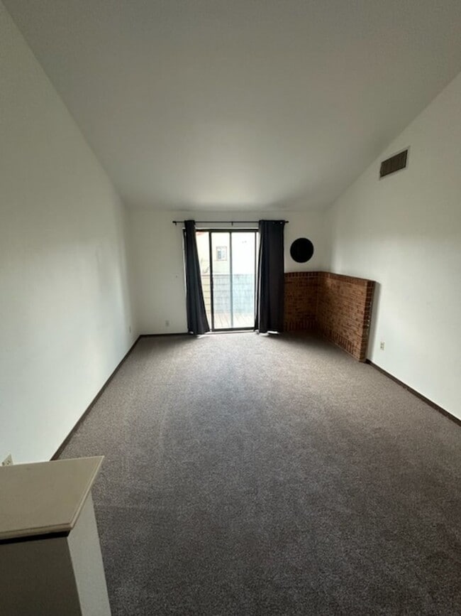 Building Photo - 93 Meadowood Dr Unit C3 Rental