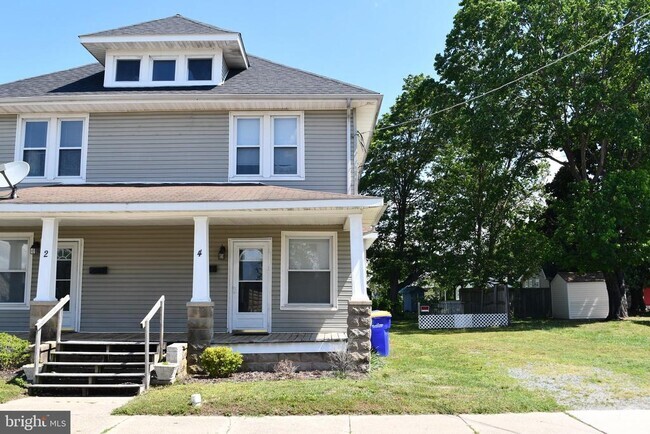 Building Photo - 4 E Milby St Rental