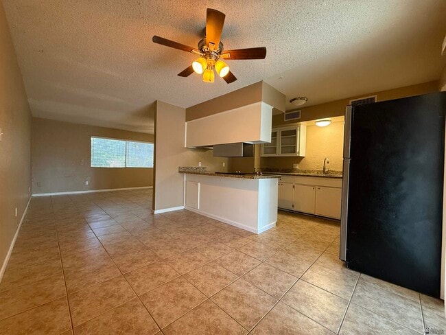 Photo - 2490 W Yowell Ct Unidad 36