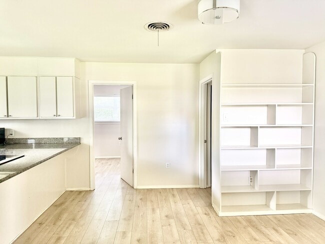 6967 Menlo Dr