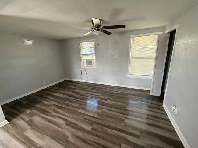 Building Photo - 205 4th St Unit 3