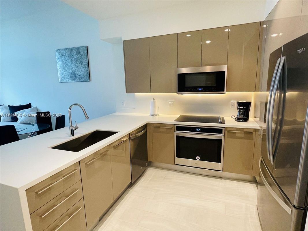 Photo - 2000 Metropica Wy Condo