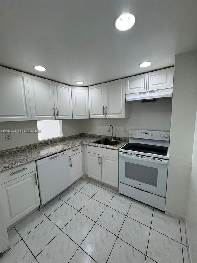 Photo - 16710 NE 9th Ave Unidad 305