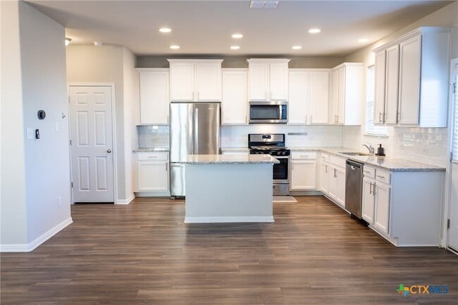 Photo - 366 Silver Springs Bend