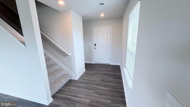 Photo - 107 Dinges St