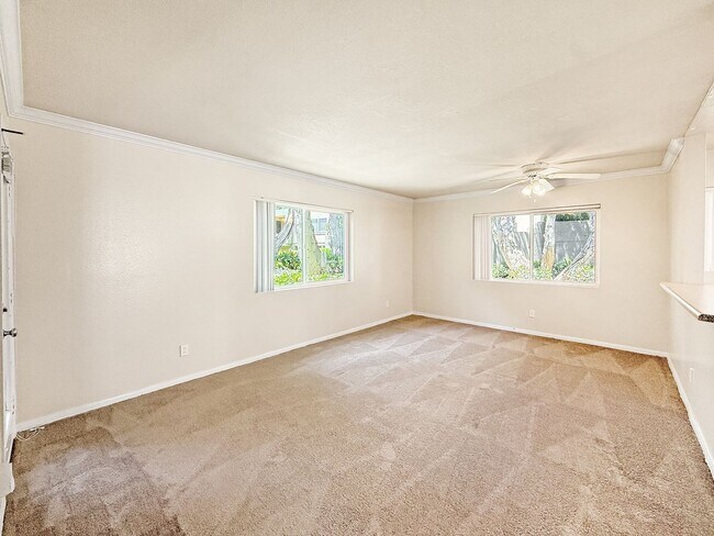 Photo - Gorgeous 1B/1BA Condo w/ Washer/Dryer, Walk-In Closet & Resort-Style Amenities!