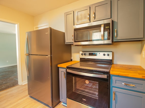 Photo - 1619 Graymont Ave W