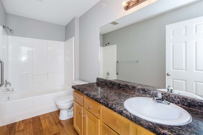 Hawthorn Suites 3 Bed 2 Bath Bathroom