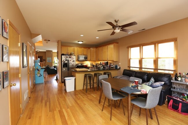 Building Photo - 724 N Willard Ct Unit G09C Rental