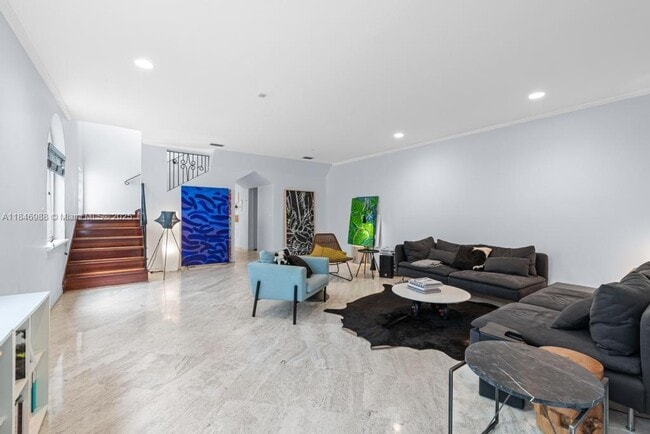 Photo - 3049 Mary St