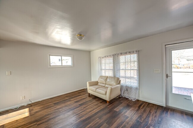 Photo - 1006 Merriam Rd
