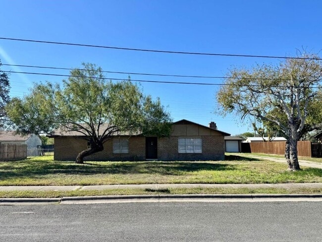 Building Photo - 3 bedroom 2 bath house in Calallen