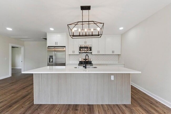 Photo - 2136 Commander Rd