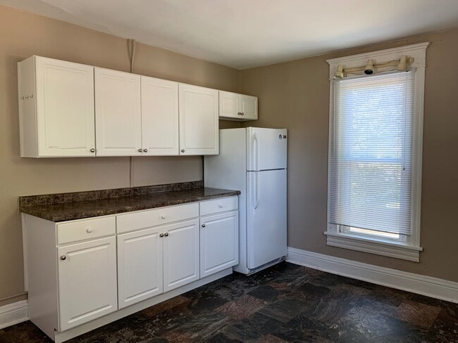 428 Grant St Unit 428 N Grant Apt B