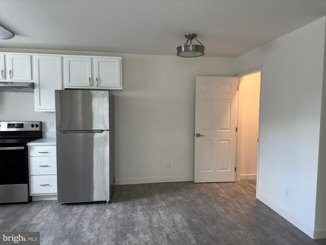 Photo - 125 Roosevelt Blvd