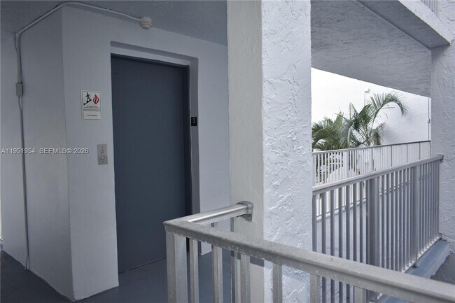 Photo - 9450 Live Oak Pl Unit 303