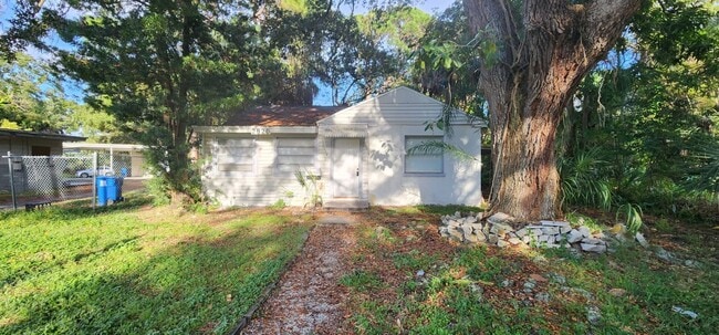 Photo - 2/1 St Pete Single Family Home !
