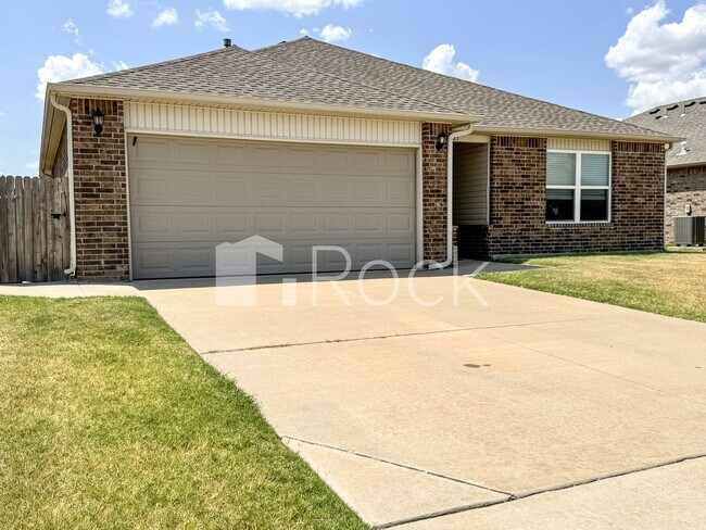 Photo - 321 Karlee Ln.