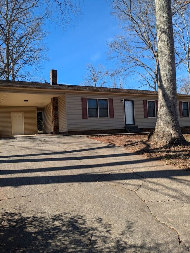 3BD/2BA Home in Hickory - 3BD/2BA Home in Hickory