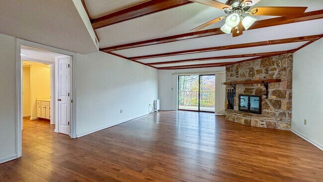 Photo - 221 Woodland Rd