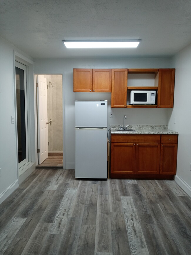 Kitchenette - 75 NE 170th St Apartment Unit Studio with kitchenette