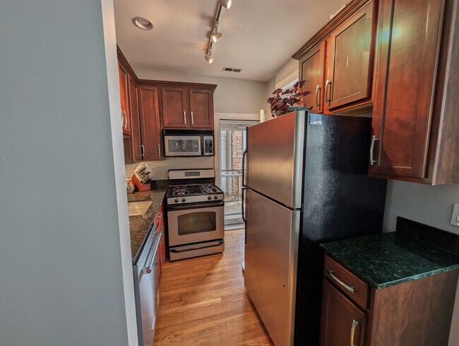 Photo - 534 1/2 W Belmont Ave Unit 3S