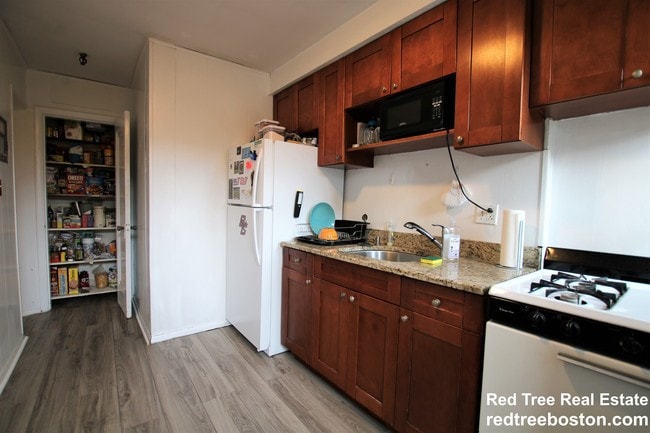 Building Photo - 1999 Commonwealth Avenue Unit 12