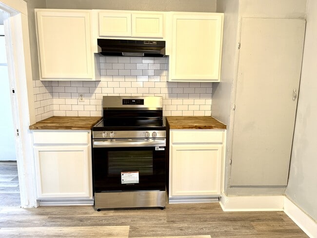 Photo - 602 B St NW