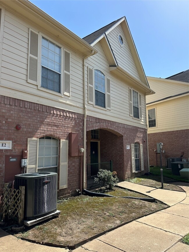 Building Photo - 2710 Grants Lake Blvd Unit E1 Rental