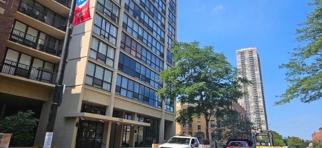 Building Photo - 1540 N La Salle Dr Unit 405 Rental