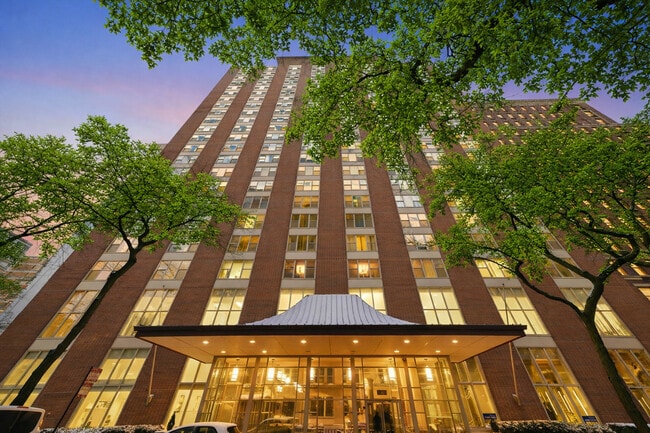 Building Photo - 1325 N State Pkwy Unit 18D