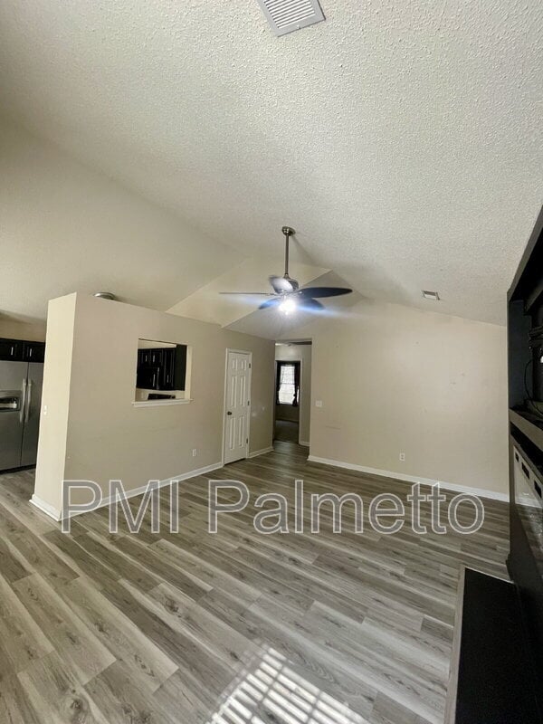 Photo - 221 Whixley Ln