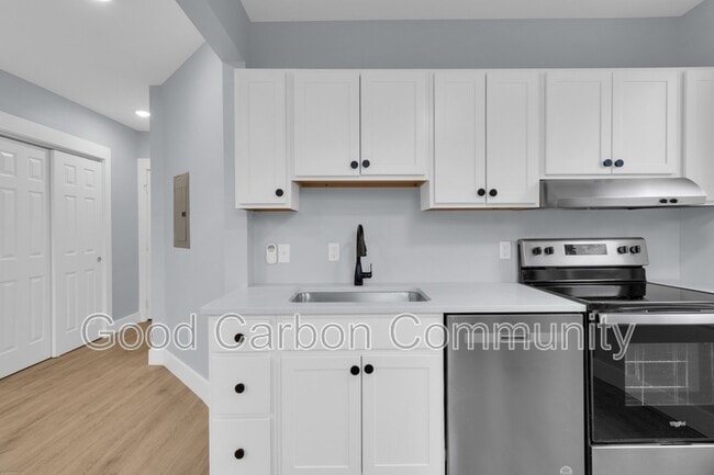 Building Photo - 131 Allen St Unit 6