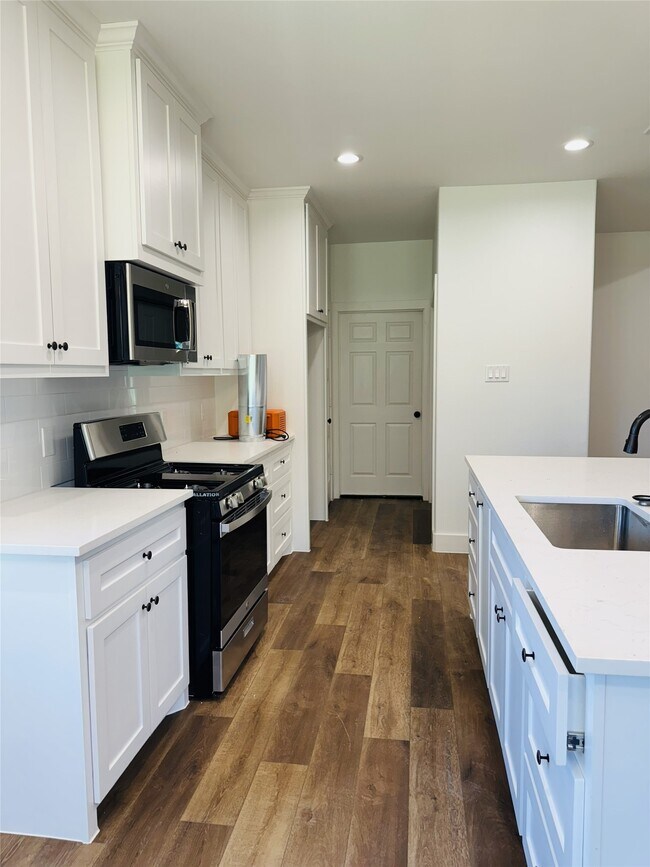 Photo - 8437 Winthrop Ln