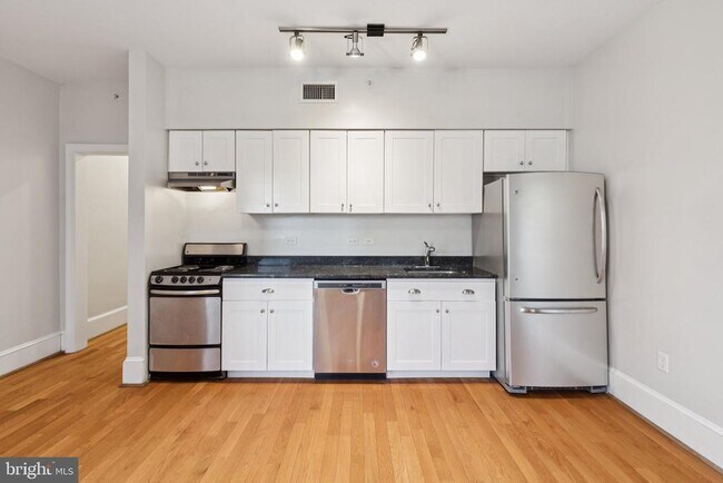 Photo - 1955 Locust St Unit 3F