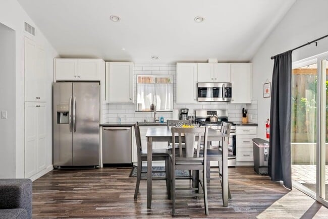 Photo - 2 bedroom 1 bath Unit 2130 Vine St  A