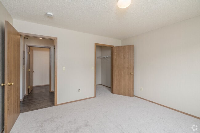 2BR,1BA - 800SF - Primary Bedroom - Gray Hawk Apartments