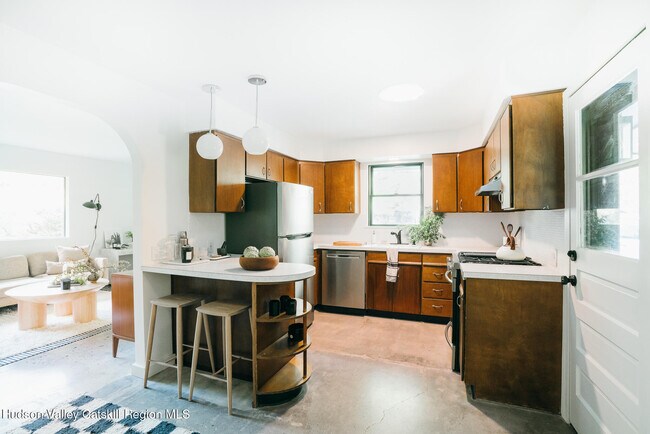 Photo - 35 Race Track Rd