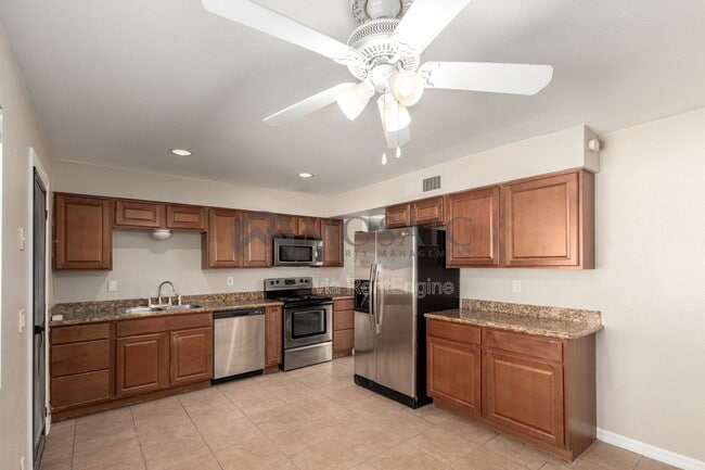 Photo - 426 E 8th Ave