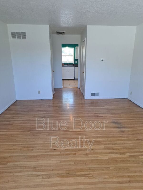 Photo - 3416 Parsifal St NE