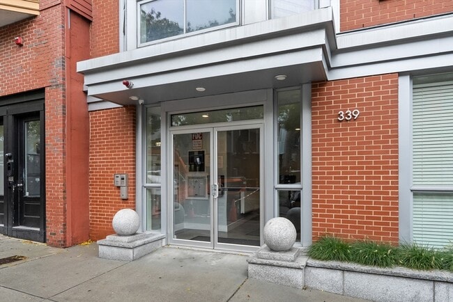 Building Photo - 339 W Broadway Unit 12