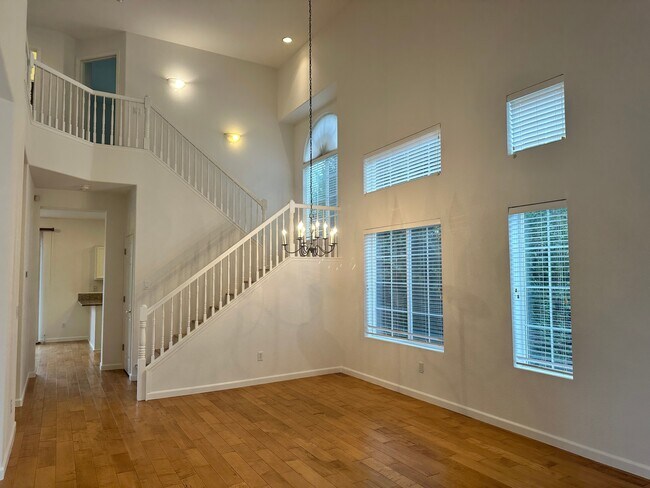 Photo - 1708 Spur Ridge Ln