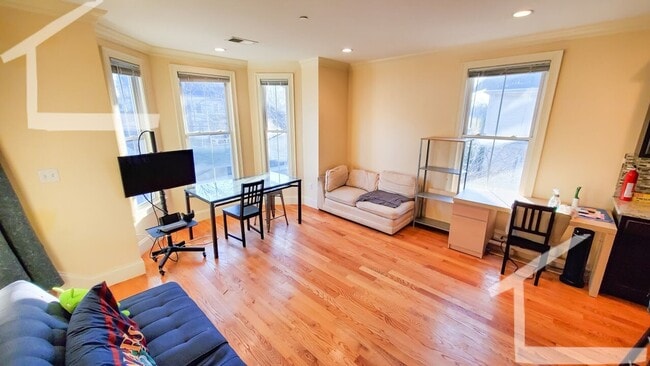 3 Sparhawk St