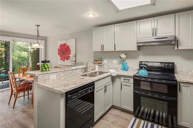 Photo - Bellevue Townhouse!!